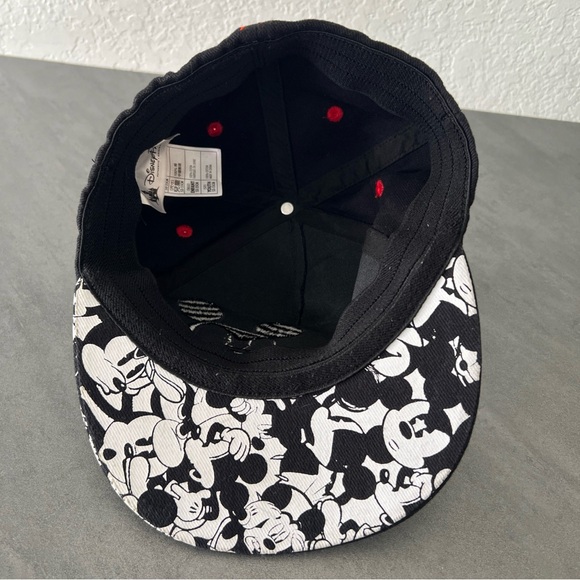 DISNEY PARKS Hat Black Red Angry‎ Mickey Mouse Youth 53-55 cm. Baseball Cap Used - Picture 5 of 6